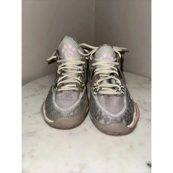 Nike Kyrie Infinity Leopard Camo Girls/boys Size 5Y CZ0204-006 - Picture 2 of 7